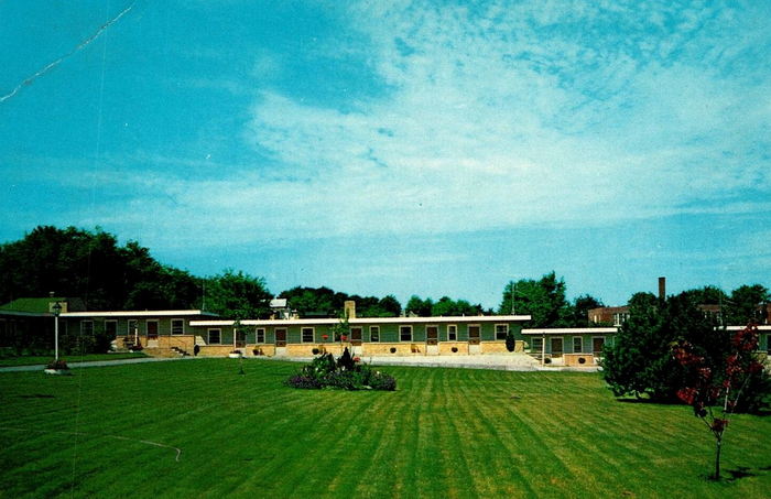 Maple Hill Motel (Economy Inn) - Vintage Postcard